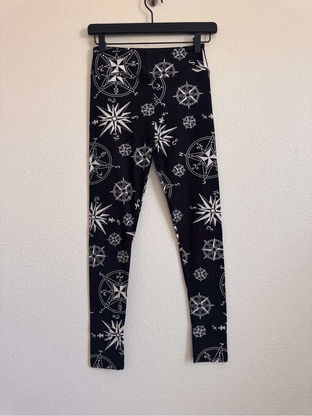 Lularoe Black Compass Nautical Print Leggings